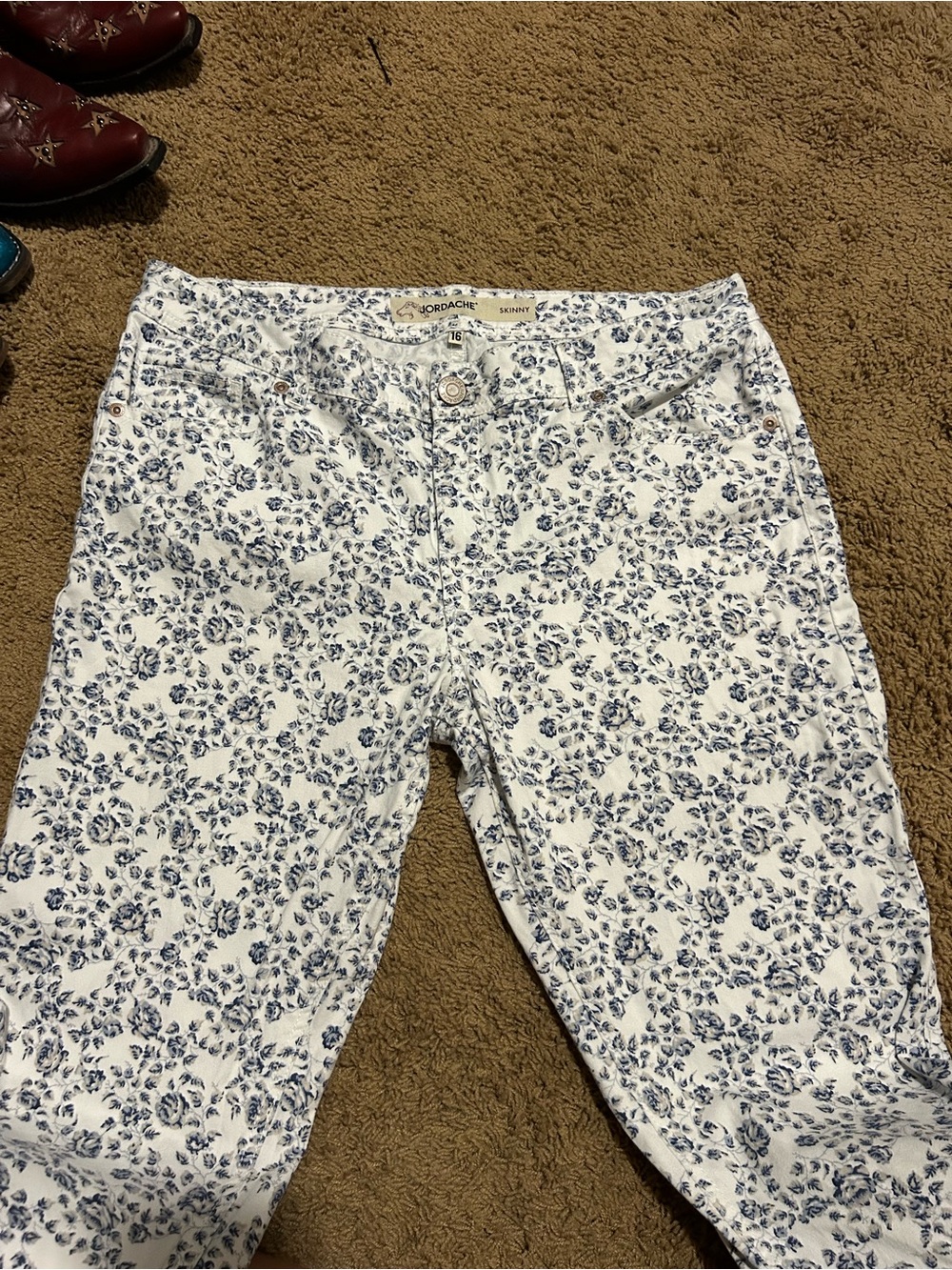 Jordache Skinny Jeans featuring an all-over blue floral pattern